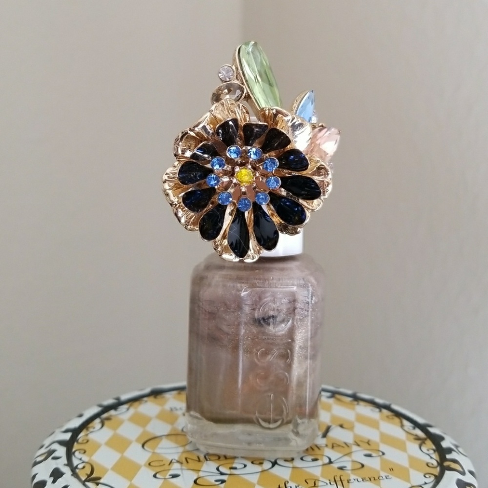 Banana Republic Flower Ring